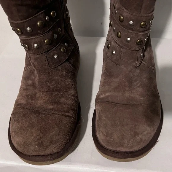 UGG Boots - Picture 13 of 16